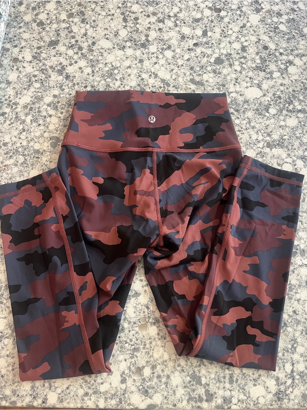 Size 4 Lululemon Heritage 365 Camo Brown Earth 24” inseam leggings. Never worn b